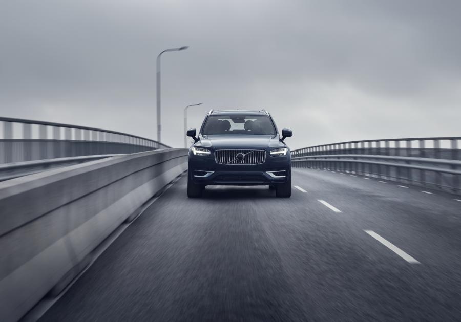  Volvo XC90 T8 Recharge AWD Inscription 2021 года  (WW) (фото 2 из 11)